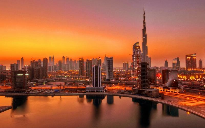 Dubai is a city of superlatives, known for its futuristic skyline, luxurious lifestyle, and vibrant cultural scene. Key attractions to look for in a Dubai tour package include: